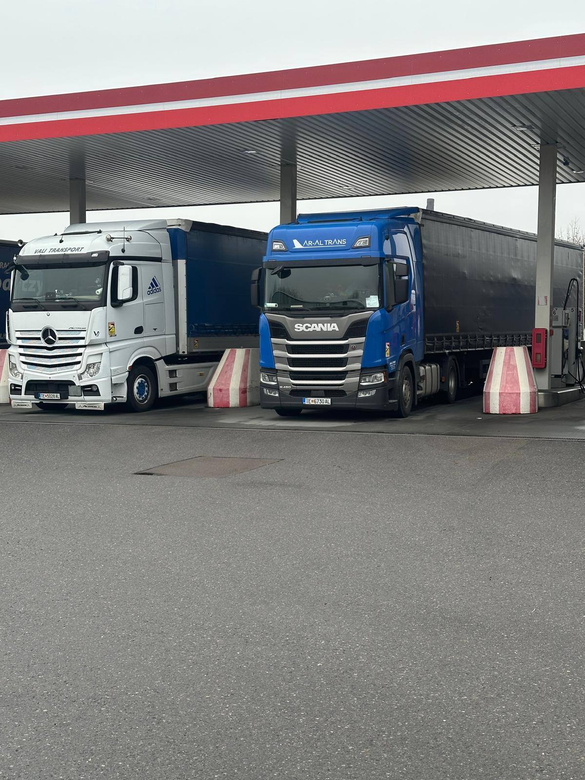 Scania dhe Mercedes AR-AL Trans në pikë furnizimi