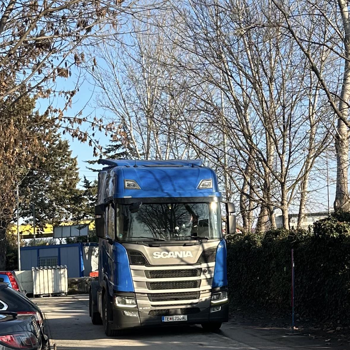 Scania R450 AR-AL Trans në qytet